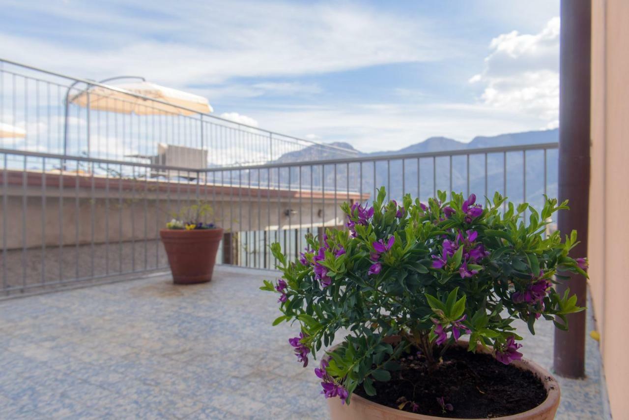 Al Pontile - The House Of Travelers Villa Sala Comacina Bagian luar foto