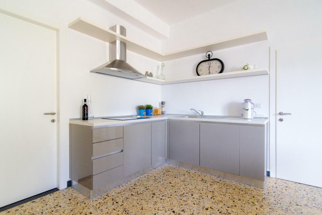 Al Pontile - The House Of Travelers Villa Sala Comacina Bagian luar foto